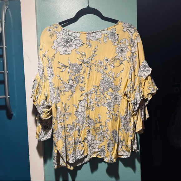 Yellow floral top. - Picture 4 of 4